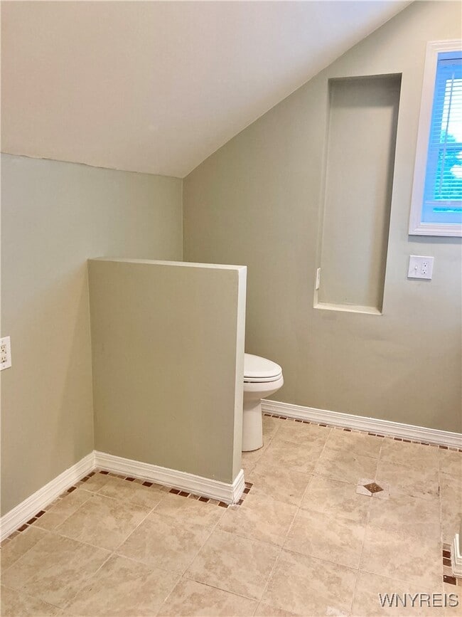 Building Photo - 143 Cottage St