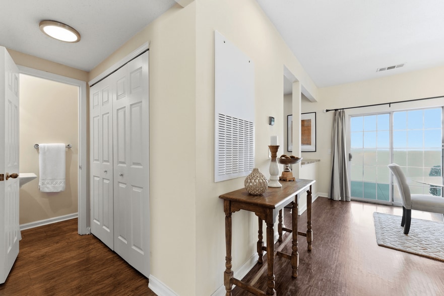 Building Photo - Battle Creek Village Townhomes