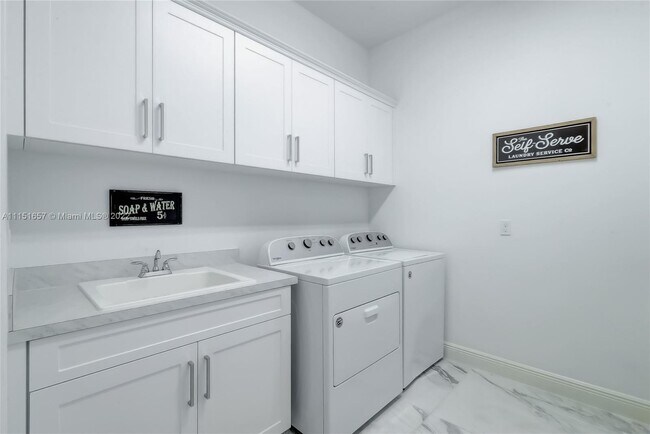 Building Photo - 17110 Reserve Ct