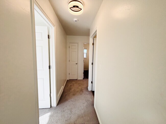 Building Photo - 1094 1825 W