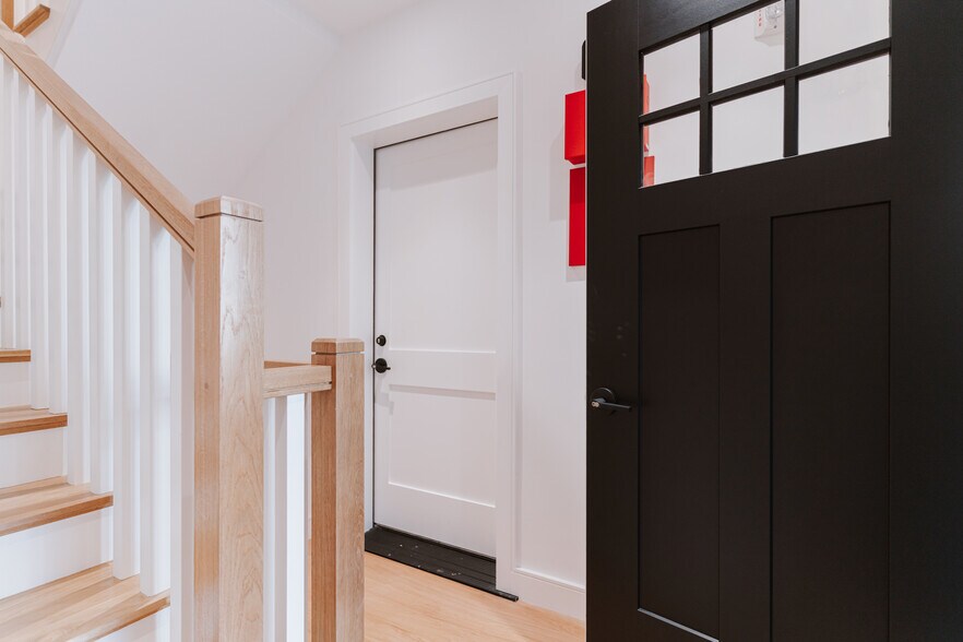 Building Photo - 5 Thurston St