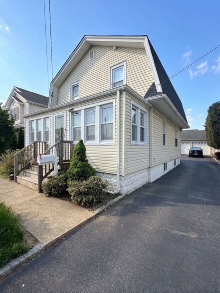Building Photo - 67 Richard Ave