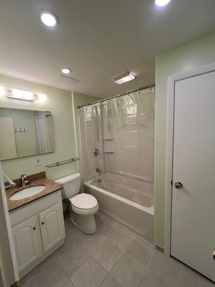 Building Photo - 134 Mammoth Rd