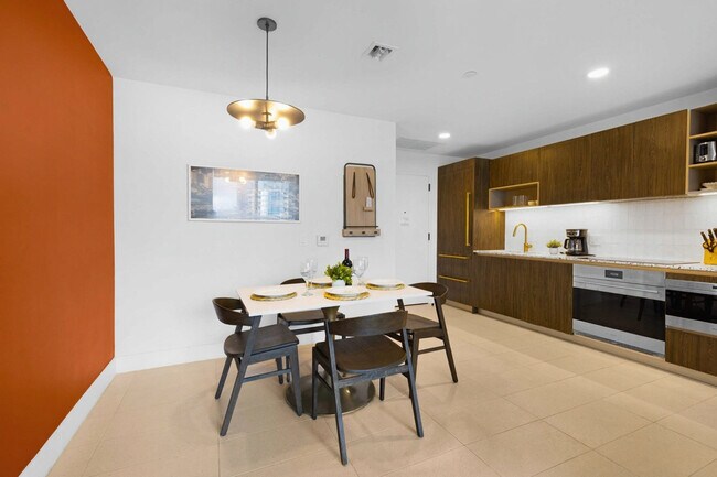 Building Photo - 601 NE 1st Ave