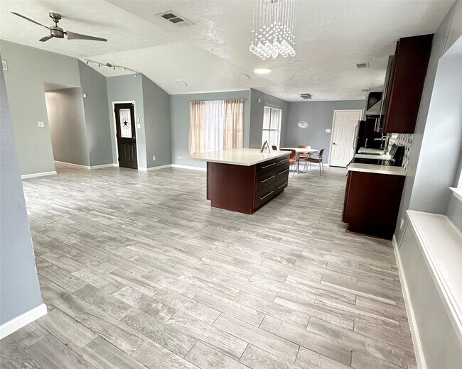 Building Photo - 2115 Barrington Pl Dr