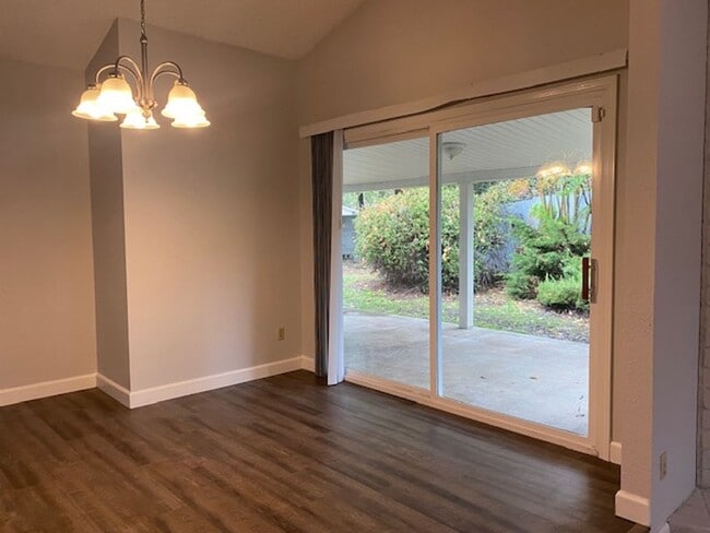 Building Photo - trov68