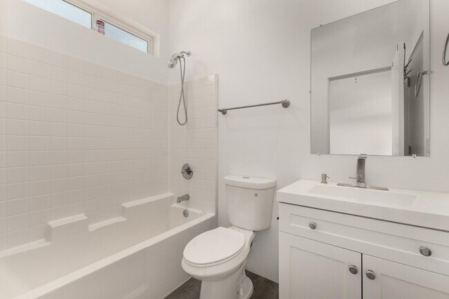 Building Photo - 1933 E Monroe St