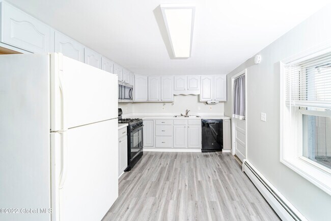 Building Photo - 2316 4th Ave