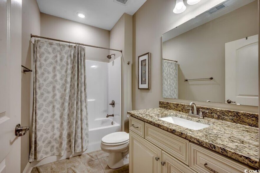 Secondary bathroom with good sized tub/shower - 144 Puffin Dr