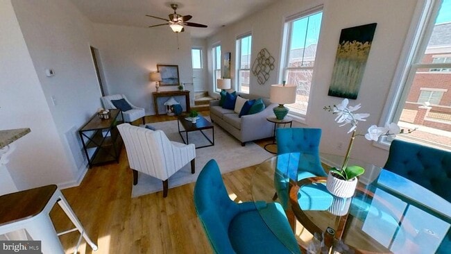 Building Photo - 801 Mapleton Ave