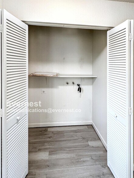 Building Photo - 1021 Evans Ct