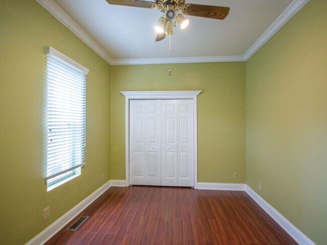 Building Photo - Nice Home with Country Setting!