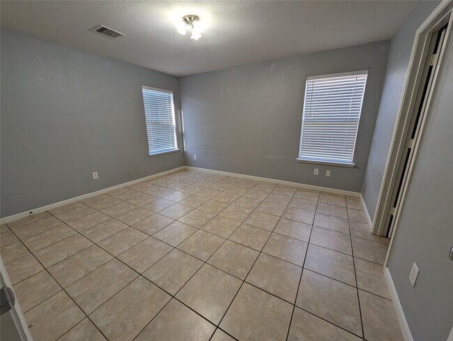 Building Photo - 8235 Wooded Terrace Ln