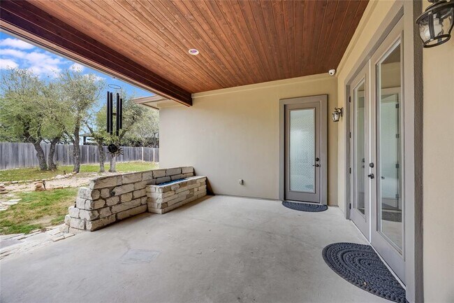 Building Photo - 21434 Lakefront Dr