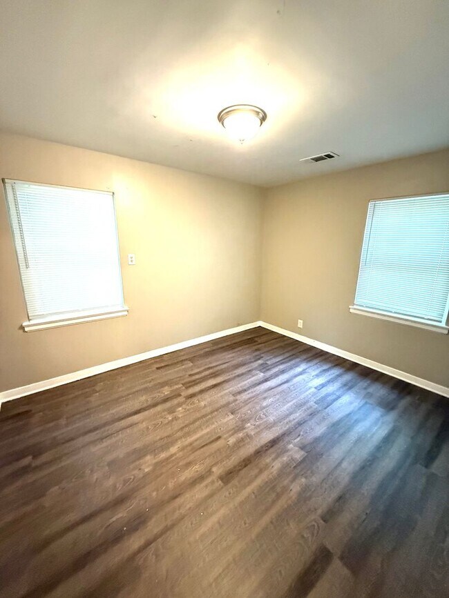 Building Photo - **4 Bed 2 Bath located in Morningview **Call (334-366-9198 for a self showing)