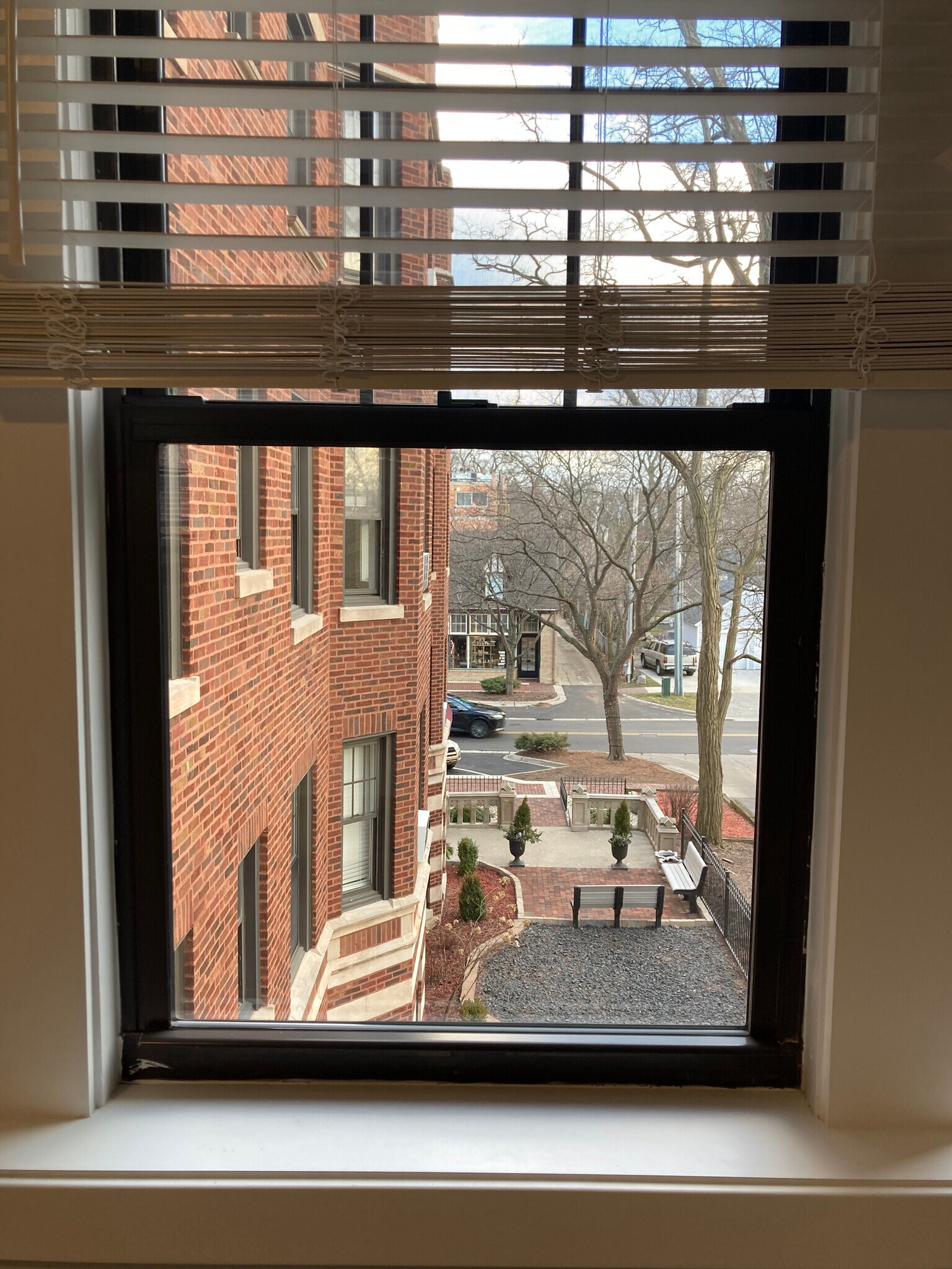 Building Photo - 372 Hazel Ave