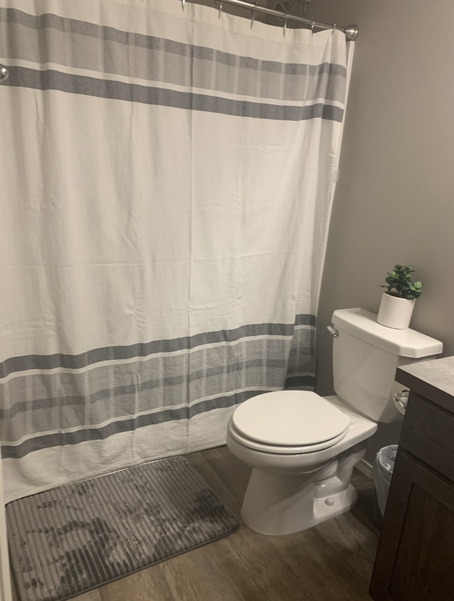 Building Photo - 3 bed, 2 bath Rambler, near Park Orchard. Fully fenced.