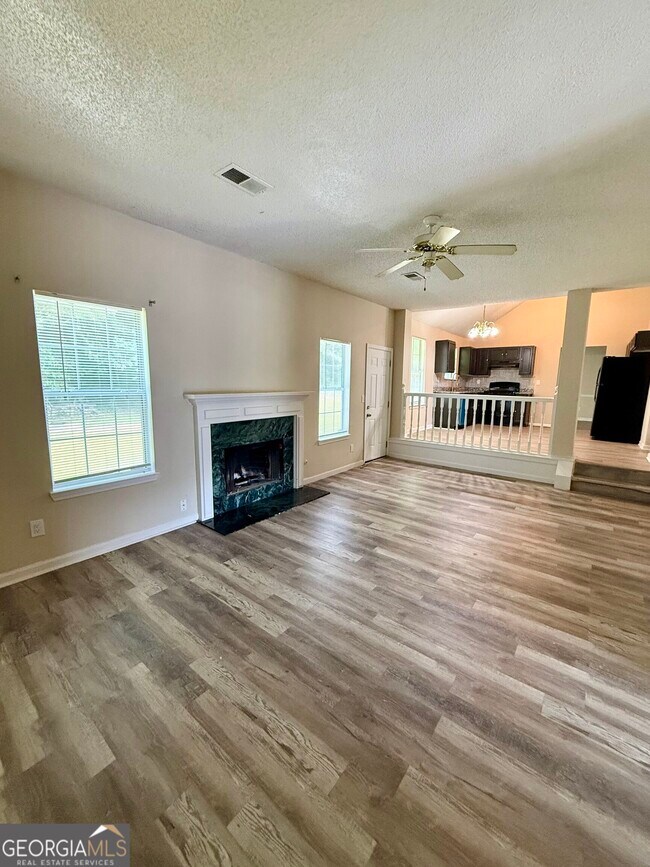 Building Photo - 5237 Round Table Dr