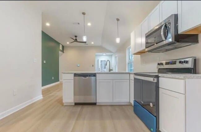 Building Photo - 4100 New Willow Rd