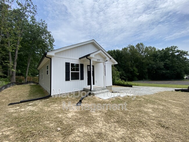 Building Photo - 12171 Tennis Ln