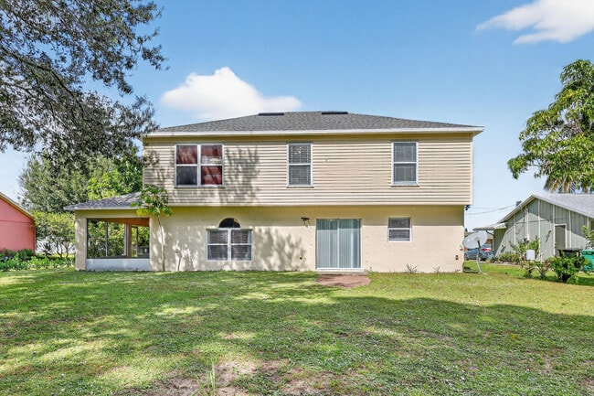 Building Photo - 1676 SW Mackey Ave