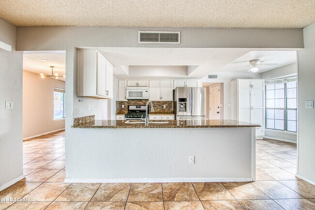Building Photo - 853 El Parque Dr