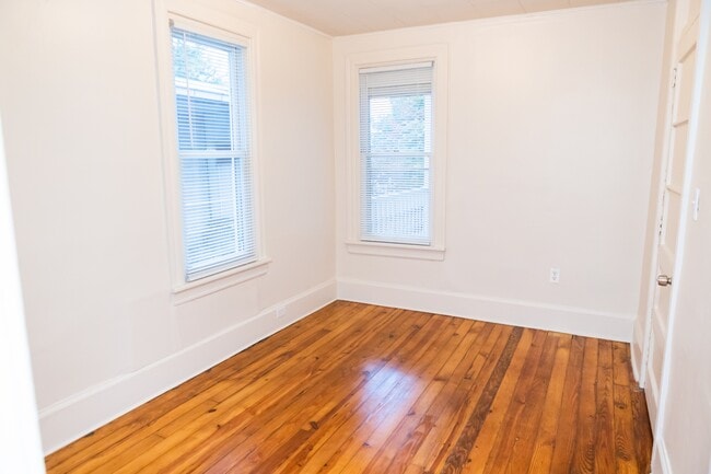 Building Photo - 3885 N 6th St