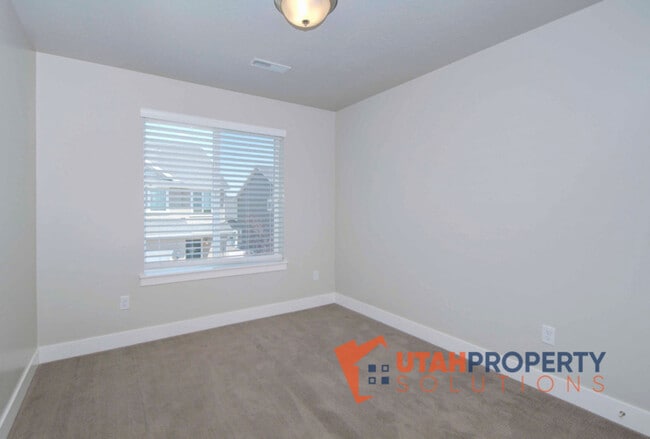 Building Photo - 4963 W Sarasota Ln