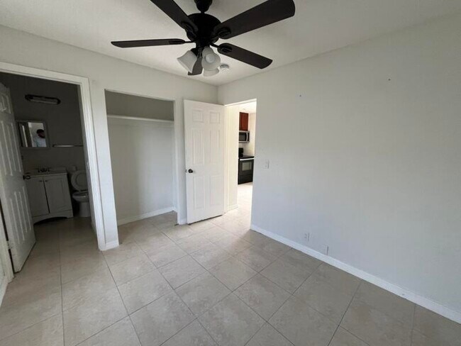 Building Photo - 901 8th St