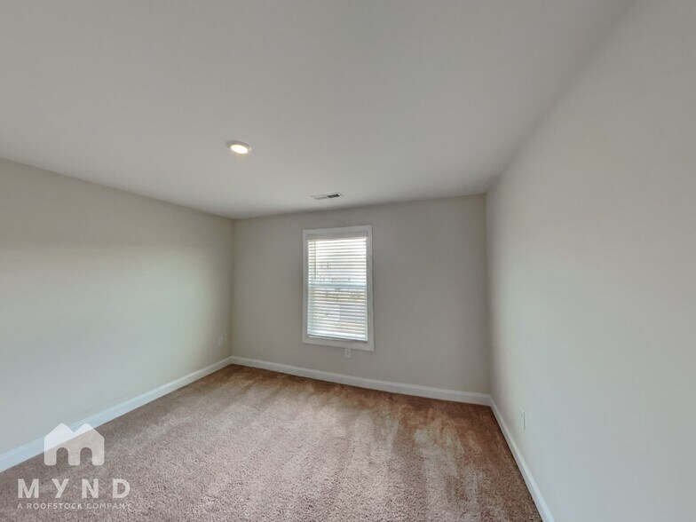 Building Photo - 158 Brixham Lp