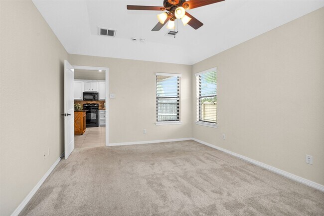Building Photo - 119 Golfview Ct