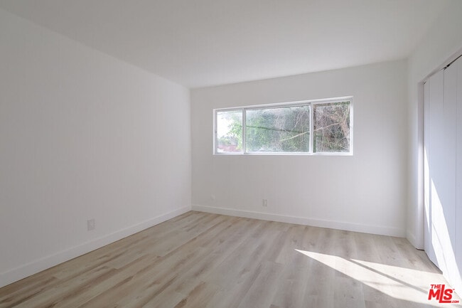 Building Photo - 823 S Detroit St