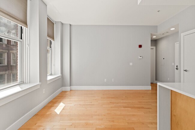 Building Photo - 70 Lincoln St