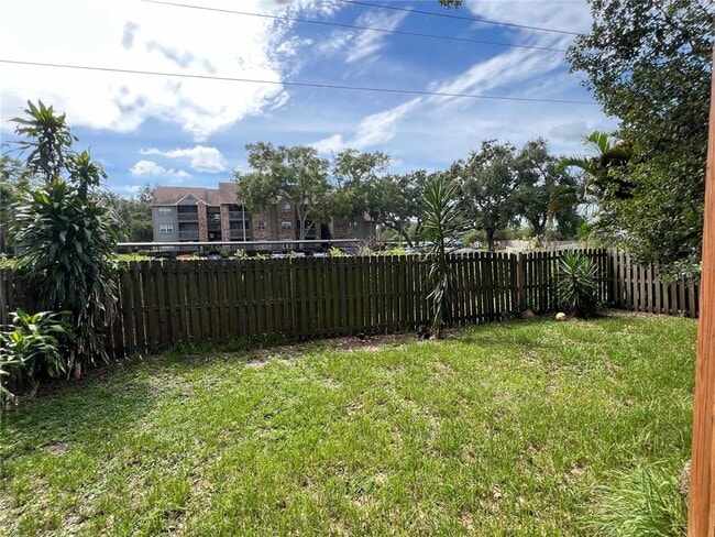 Building Photo - 3090 Pepperwood Ln W