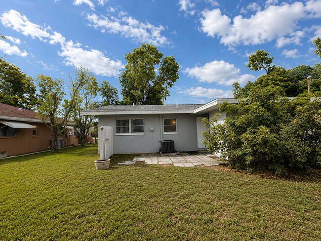 Building Photo - Cozy 2/2 Duplex
