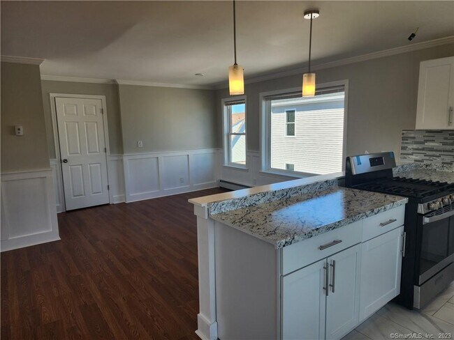 Building Photo - 126 Downing St