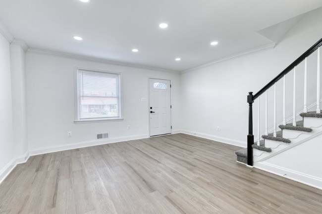 Building Photo - 2226 Redthorn Rd