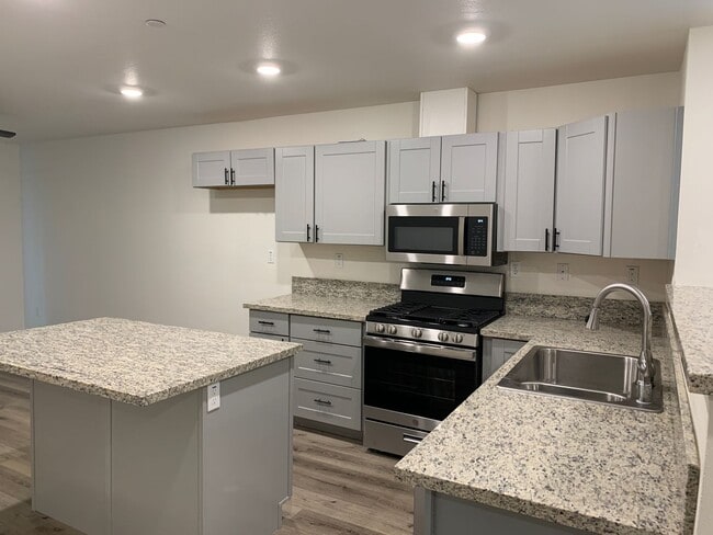 Building Photo - Mountain escape in Paradise!!