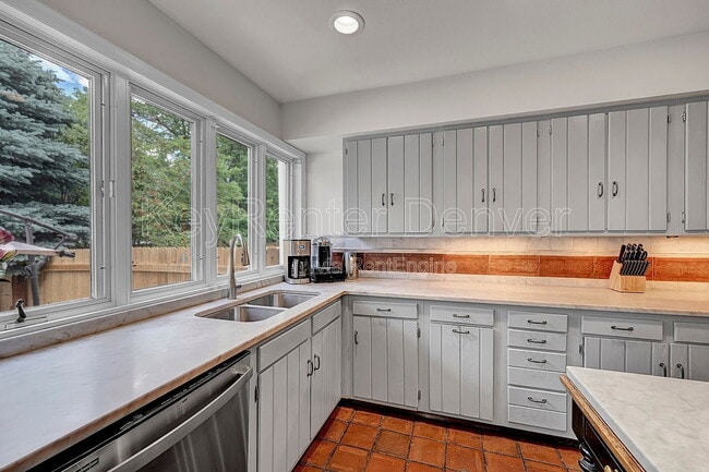 Building Photo - 3427 Iris Ct