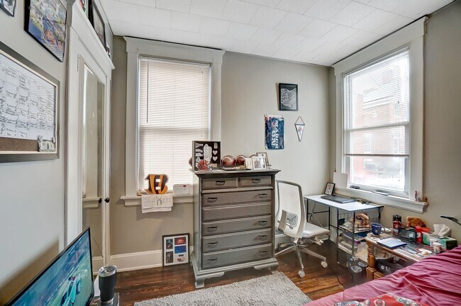 Building Photo - 350 Volkert St