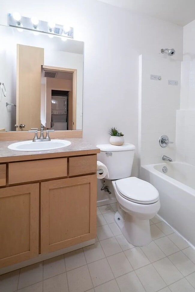 Building Photo - 3Bd/2.25Ba Woodinville Townhouse