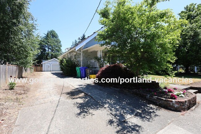 Building Photo - SE 88th Ave - 2 bedroom ADU close to the restaurants and shops along SE 92nd Ave and SE Foster Blvd
