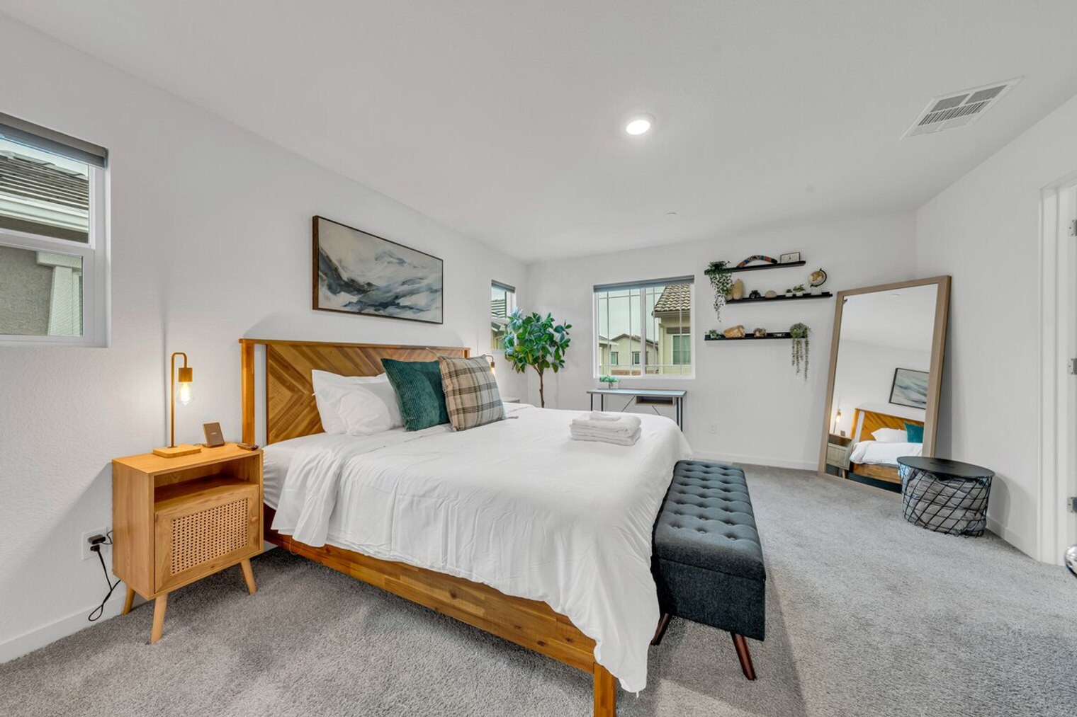 Building Photo - 6001 San Rafael Ln