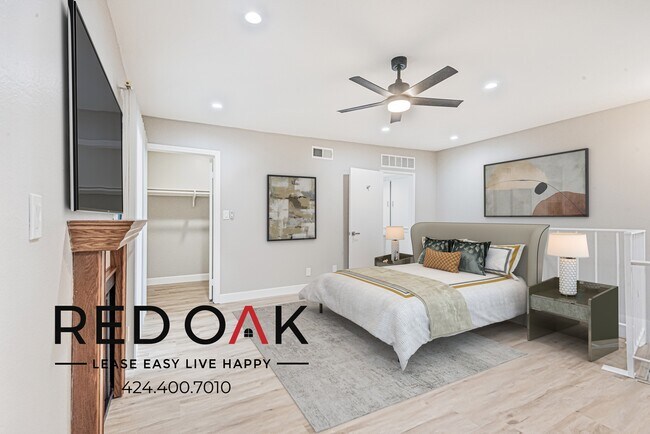 Building Photo - 15050 Moorpark St
