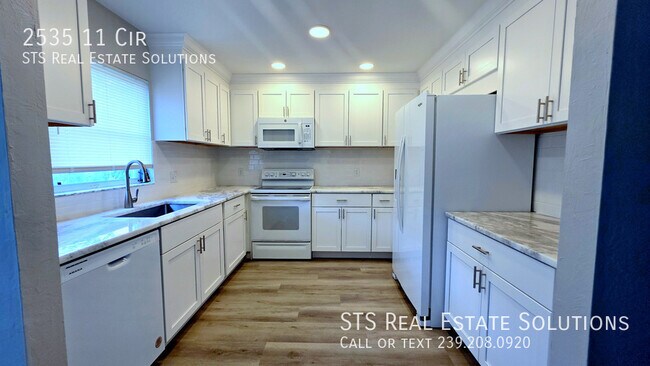 Building Photo - 2535 11 Cir-