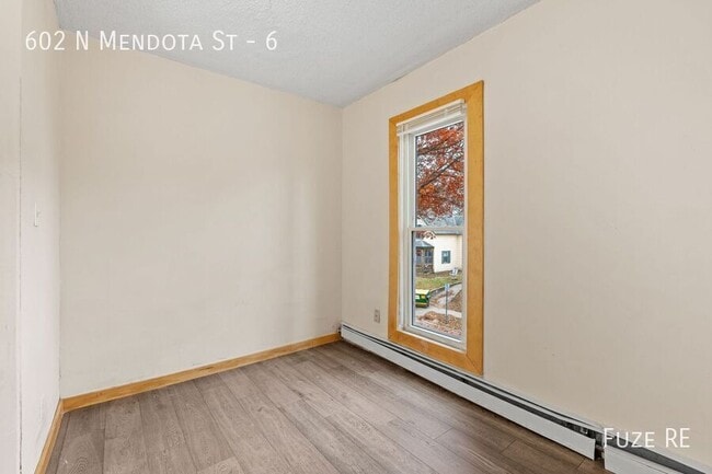 Building Photo - 602 N Mendota St