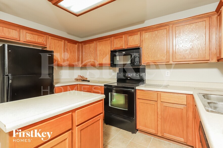 Building Photo - 315 Donalan Dr