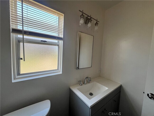 Building Photo - 5920 Willowcrest Ave