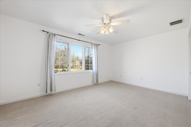 Building Photo - 48 Blue Hills Dr