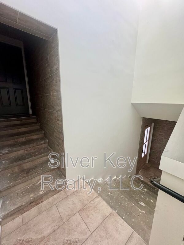 Building Photo - 2113 W Madison Ave